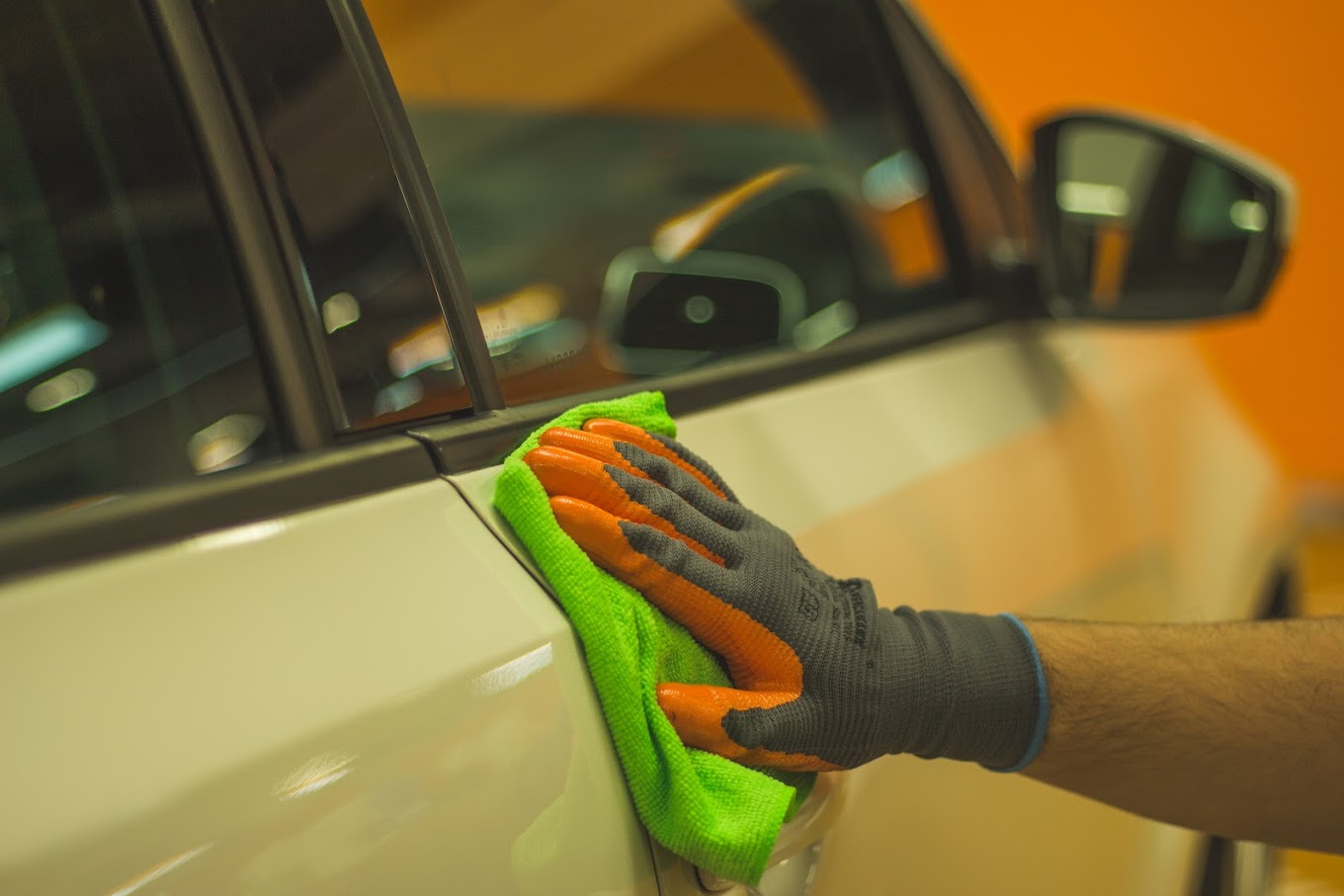 Chiffon microfibre de nettoyage plastique et cuir pour votre voiture - Lavéo